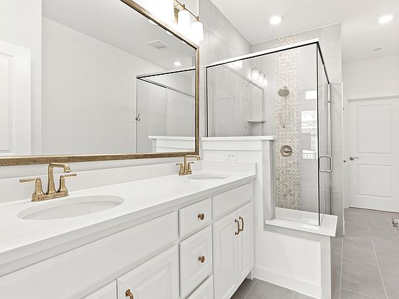 5th image of 2803 Applewood Way