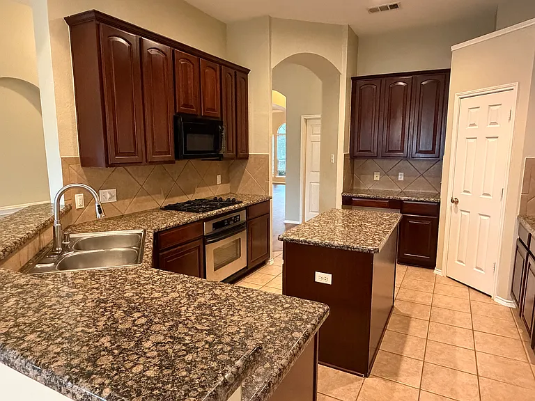 1630 Lagonda Ln — Photo 30