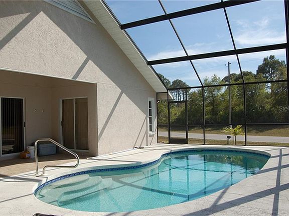 3rd image of 104 Yellow Pine Dr