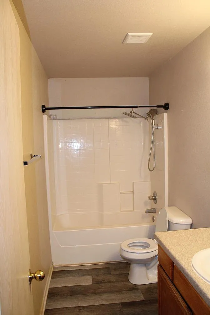415 E 4th Ave, Belton — Photo 3
