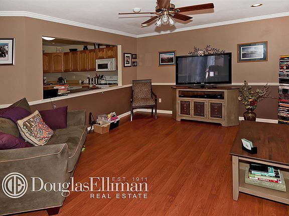 4th image of 5 Victorian Ln #5