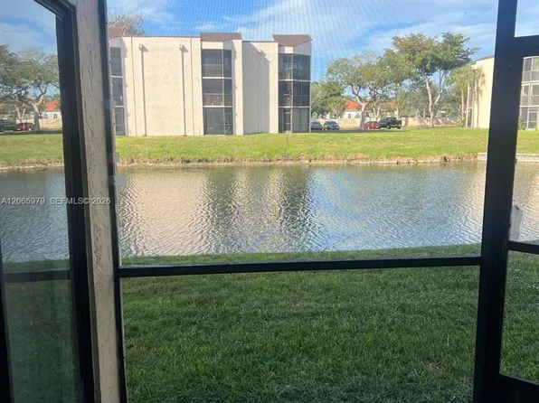 3399 Foxcroft Rd, Hollywood, FL