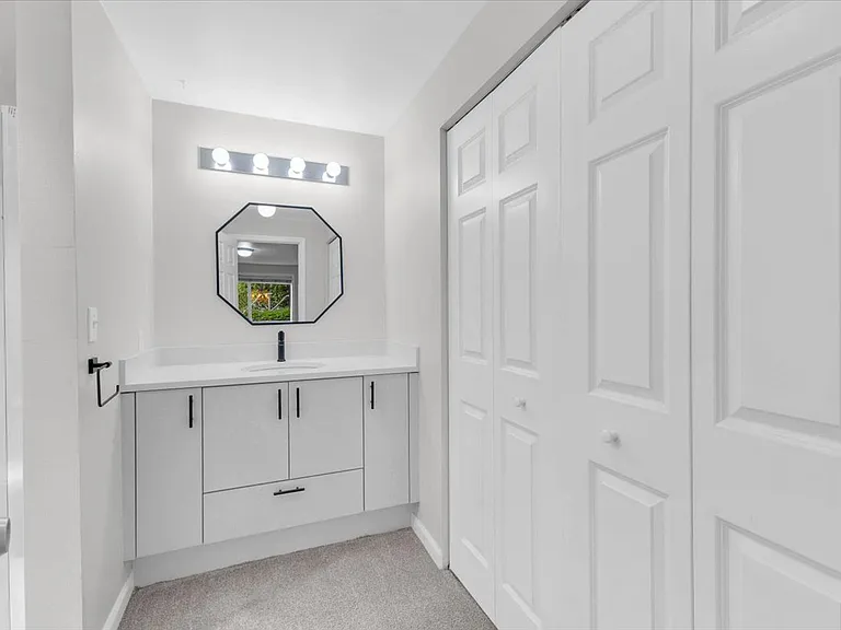975 Aberdeen Ave NE #D105 — Photo 8