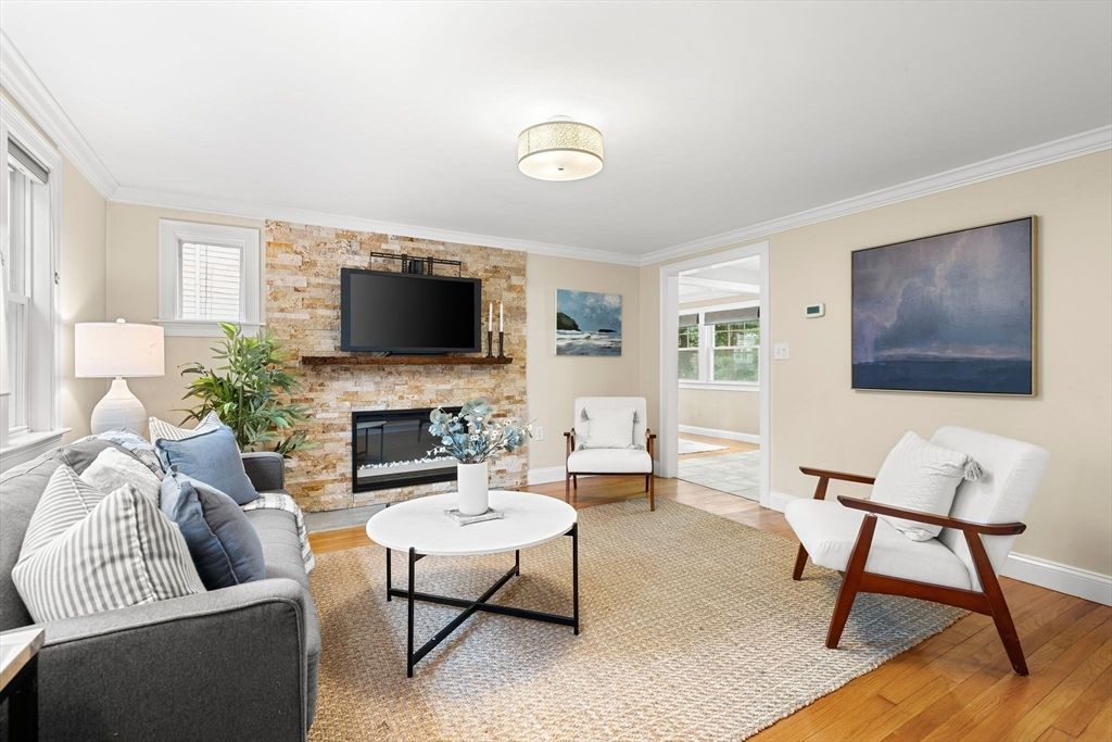 19 Cunningham Cir, Waltham, MA - View 6