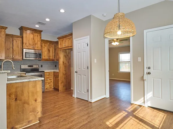 1807 Nuches Ln, Bryan, TX 77803