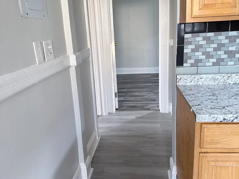 425-427 3rd Ave #B — Photo 10