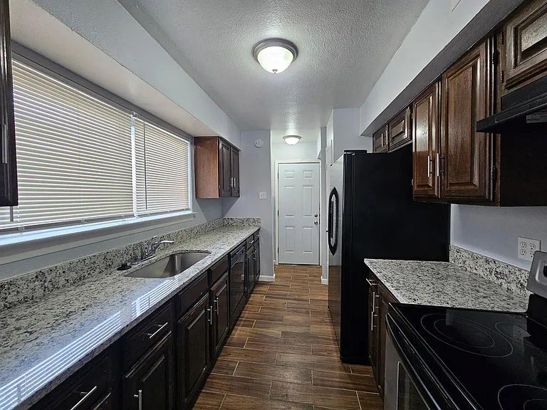 4008 Towngate Blvd — Photo 5