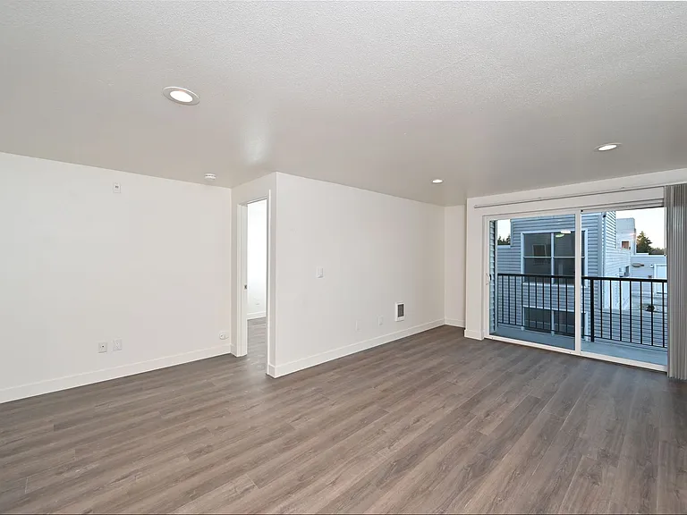 Maple Leaf Residences — Photo 10