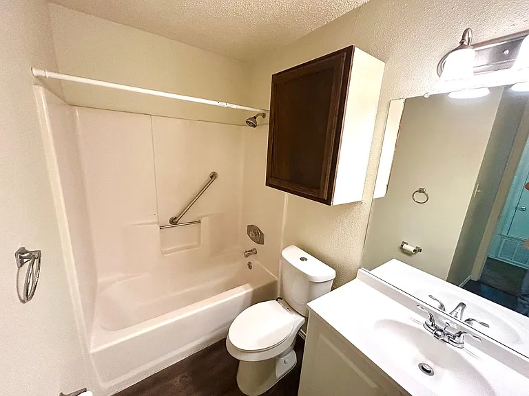 3607 Bremen Ave — Photo 9
