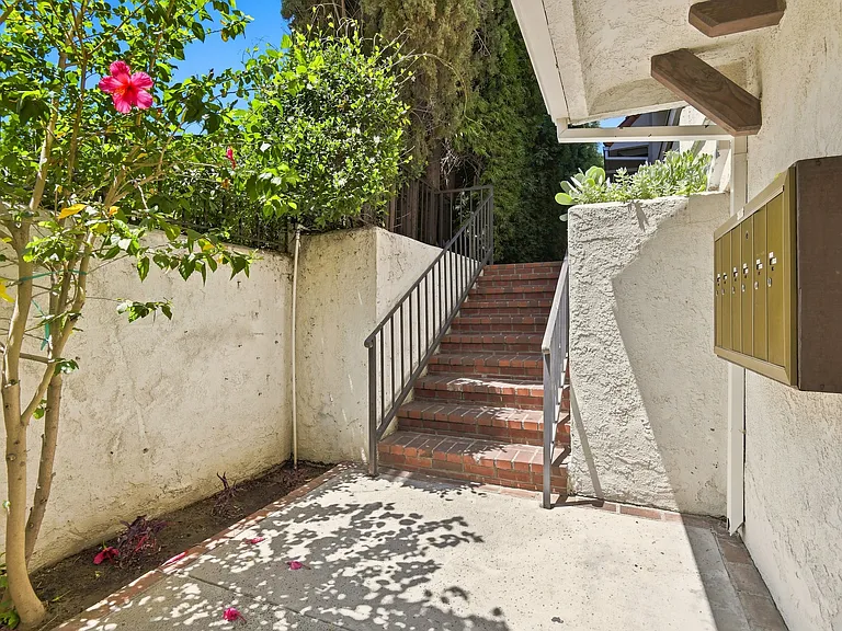 4247 Matilija Ave #102 — Photo 4