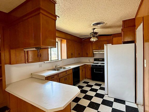 5th image of 301 La Salle Dr
