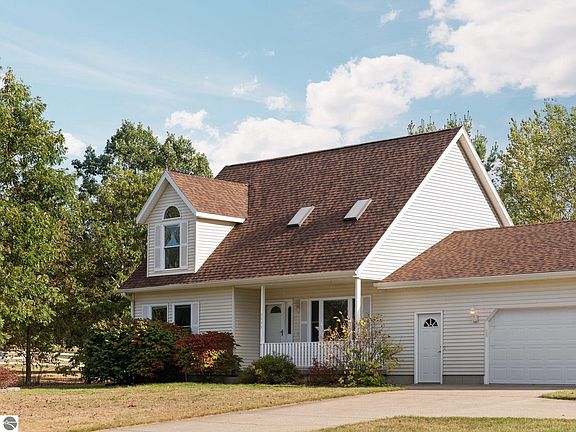 3rd image of 9444 Windsong Ln