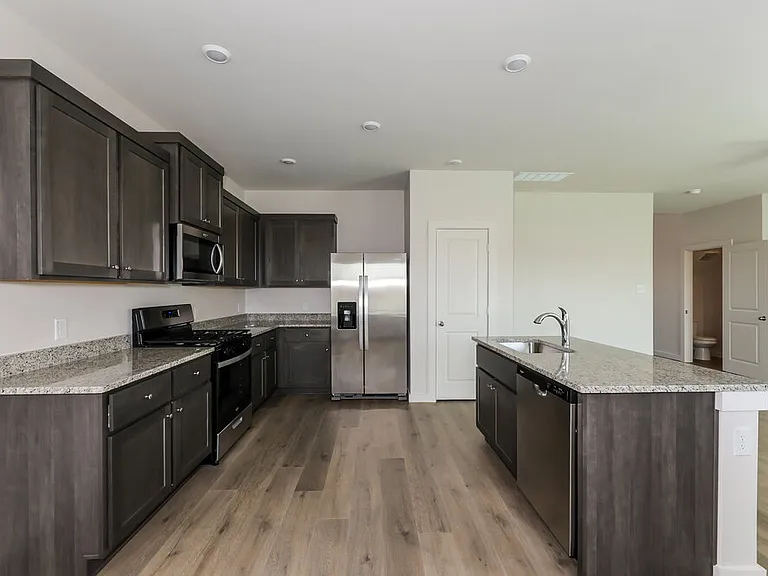 301 Patton Ln — Photo 8