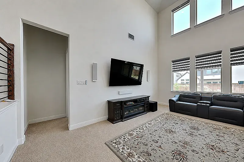 4 bed, 3.5 bath, 3155 sqft, $3,695 — Photo 3