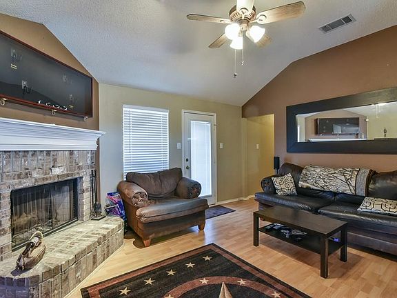 2nd image of 1304 Dawnridge Ct