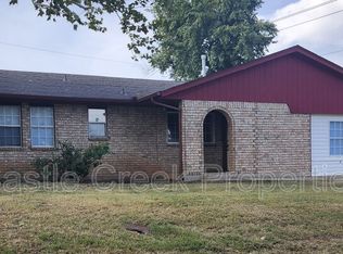 2904 E Noble Dr, Edmond, OK 73034