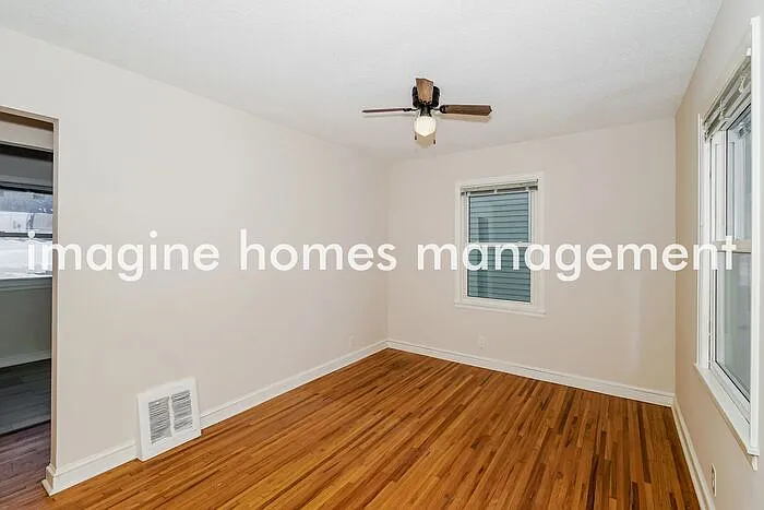 3 bed, 1.0 bath, 1439 sqft, $2,499 — Photo 2