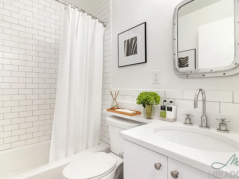 330 E 39th St #11B — Photo 3