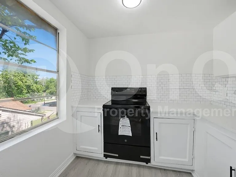 3350 Grafton Ave — Photo 2