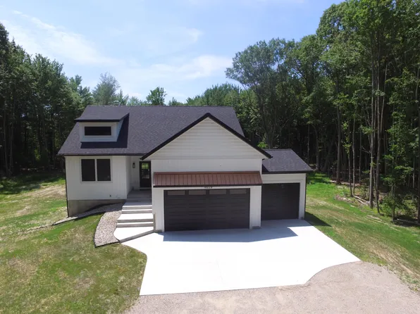 16229 148th Ave, Spring Lake, MI 49456