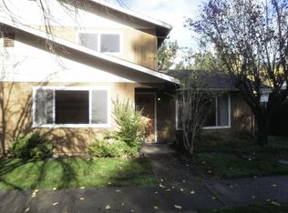 1318 NE 9th St APT 2, Grants Pass, OR 97526