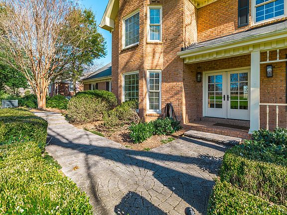 5th image of 1561 Oxford Ct