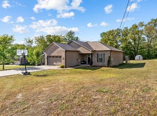 18010 Castle Ct, Bon Aqua, TN 37025