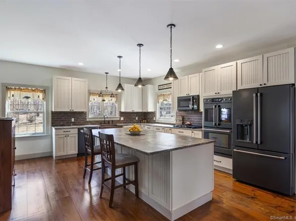 8 Colonial Drive, Killingworth, CT 06419