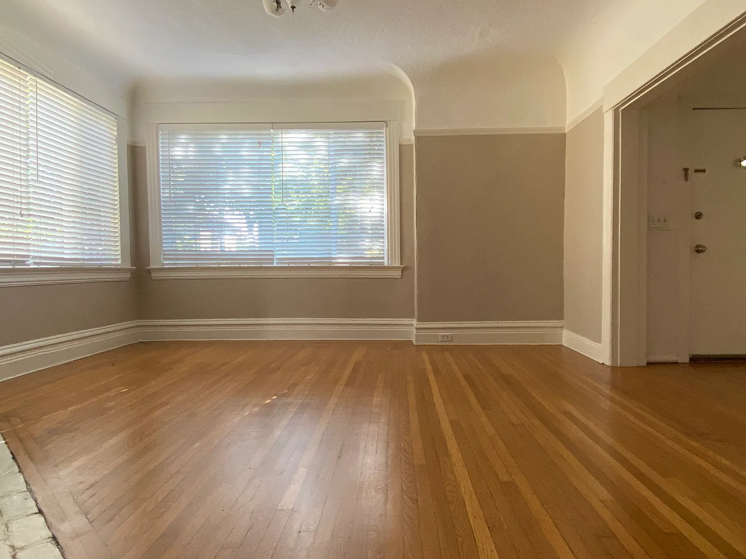 2 bed, 1.5 bath, 1200 sqft, $4,050 — Photo 4