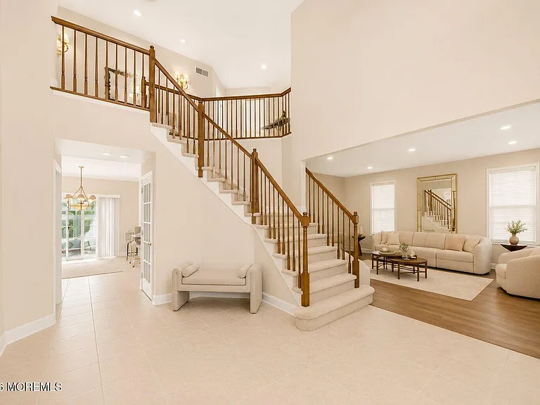14 Heathrow Ct — Photo 6