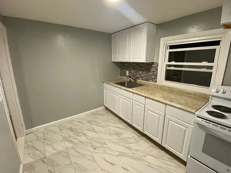 293 W Runyon St #6 — Photo 4