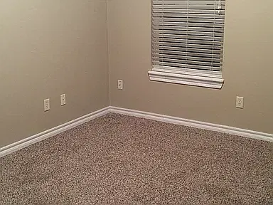3 bed, 2000 sqft, $1,950 — Photo 2