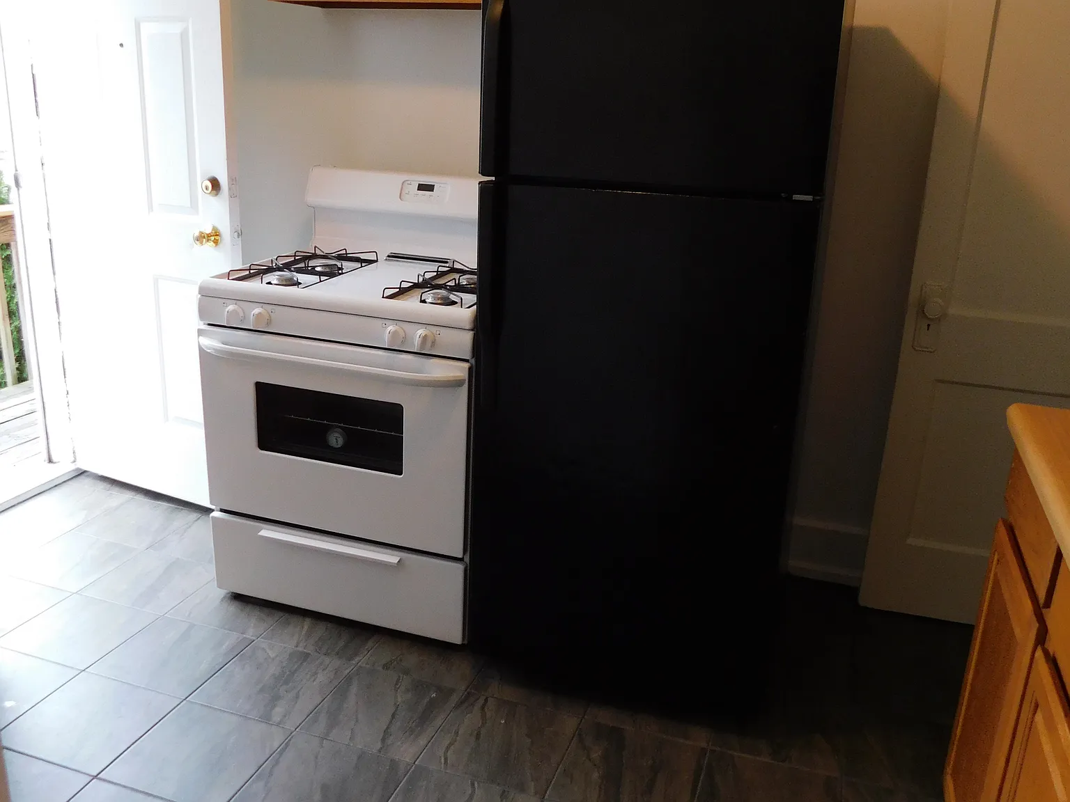 2 bed, 1000 sqft, $1,200 — Photo 3
