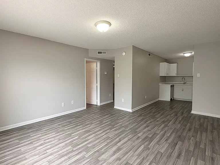 Park Place West and Park Place South Apartments — Photo 39