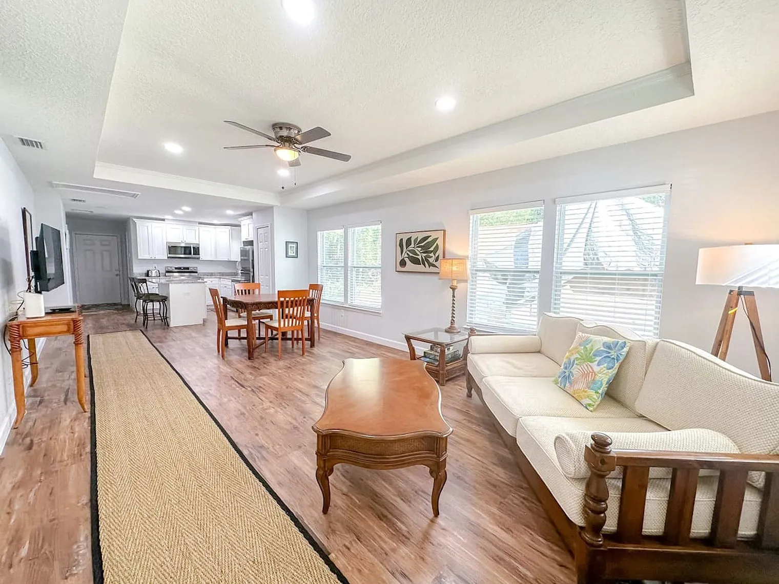 3 bed, 2.0 bath, 484 sqft, $3,971 — Photo 1