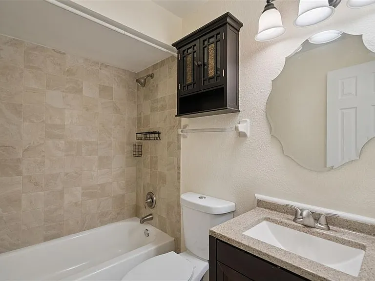 2725 Mayer St — Photo 20