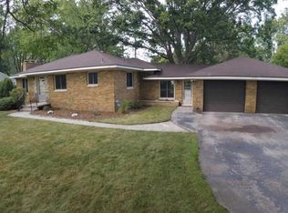 1876 Crestwood Ln, Norton Shores, MI