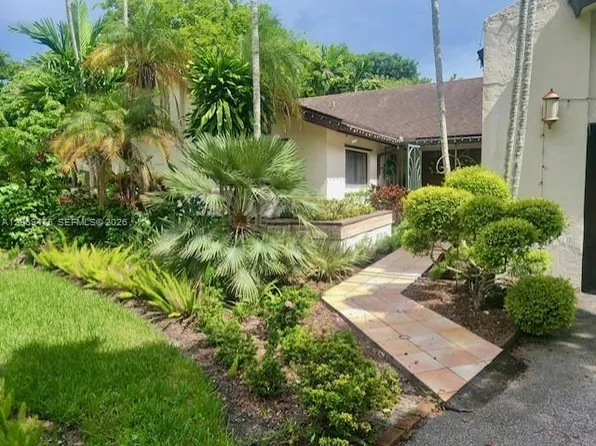 10220 SW 91st St, Miami, FL 33176