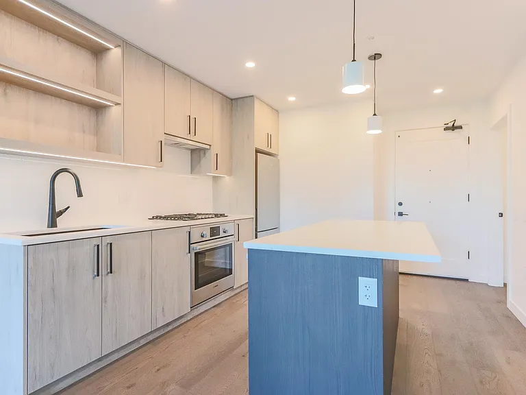 6859 Cambie St #307 — Photo 7