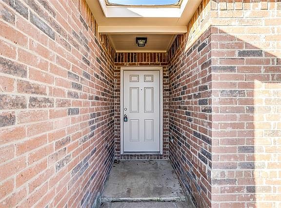 2nd image of 1261 Boxwood Ln