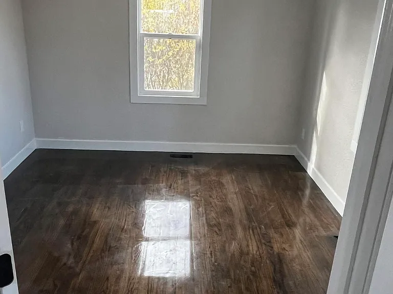 404 E Warren St — Photo 2