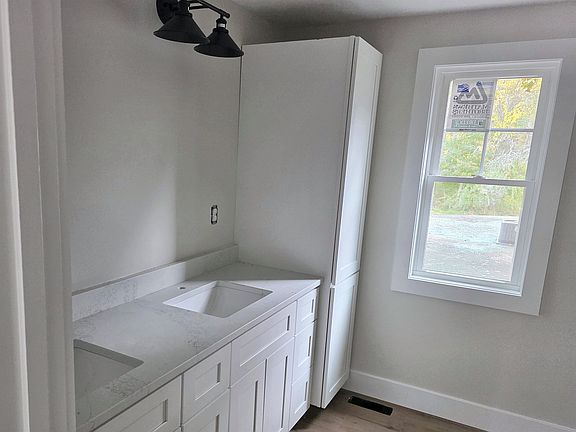 4th image of 18 Pearson Drive #1