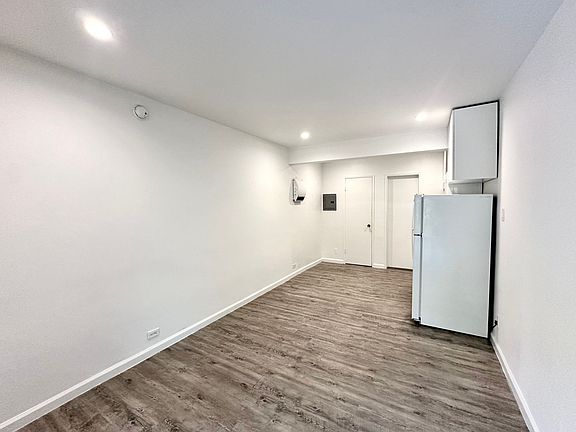 3rd image of 3418 S Centinela Ave APT 2