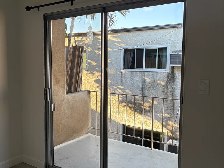 12624 Pacific Ave #6 — Photo 3