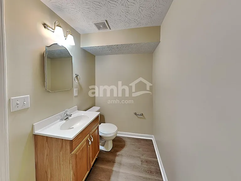 725 Kent Cir — Photo 18