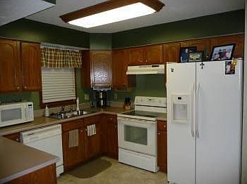 4th image of 380 Shamrock Ln