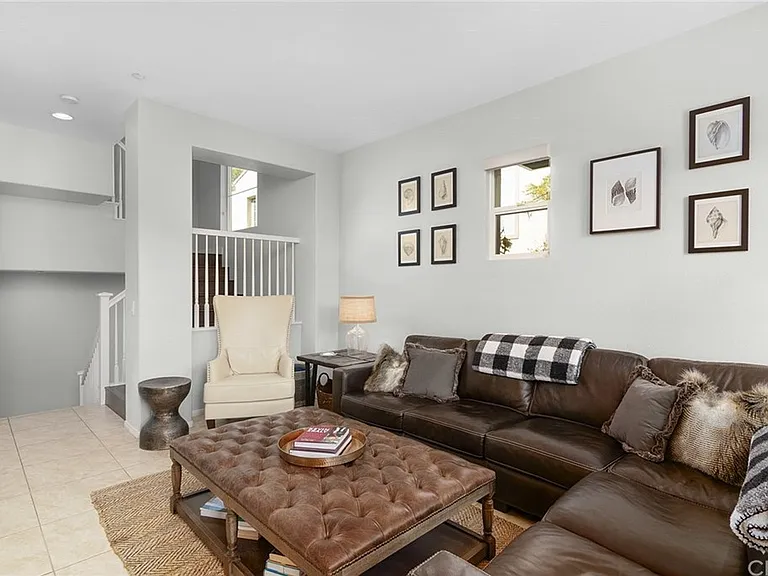 2944 Escala Cir — Photo 2