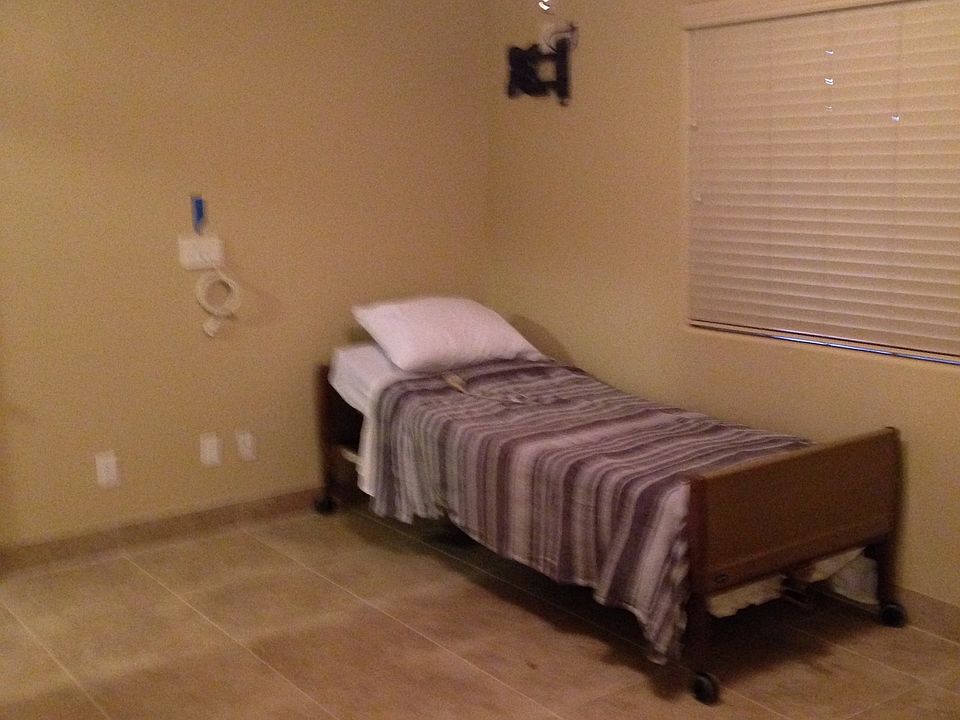 1st image of 949 N Stapley Dr