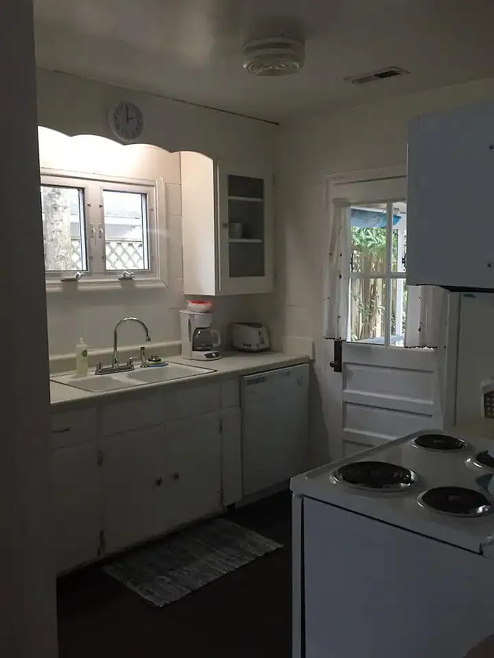 2 bed, 728 sqft, $2,400 — Photo 4