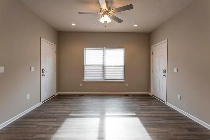2 bed, 942 sqft, $1,050 — Photo 4